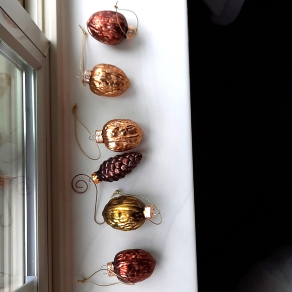 Source Unknown Other - 6 walnut and pinecone Christmas ornaments